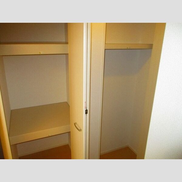 メゾンソレイユ102号室 通路横収納