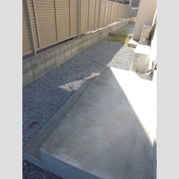 ウェルス101号室 専用庭