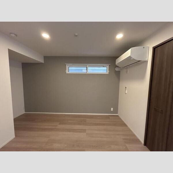 セレスティア西綾瀬102号室 洋室