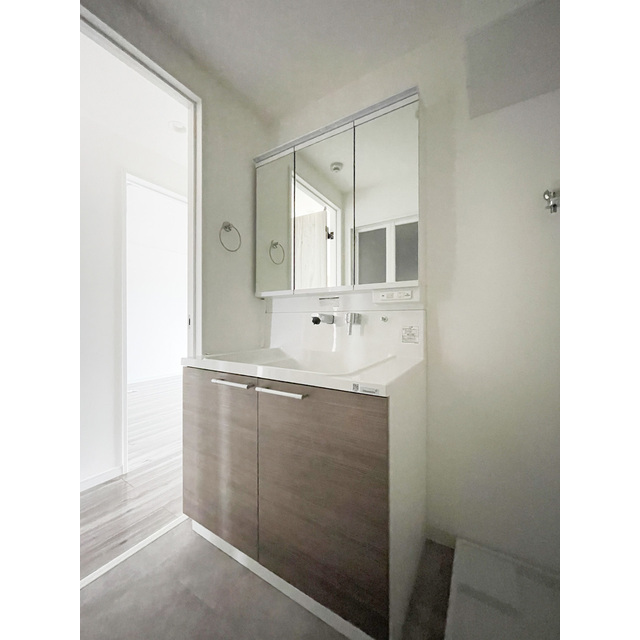 第六竹石マンション302号室 内観