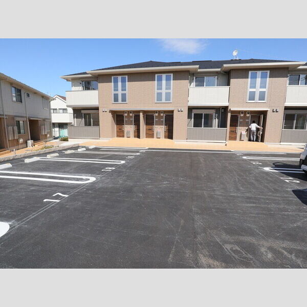 セレスティンワール　B棟 駐車場