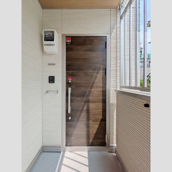 マーリエ　(1) 玄関