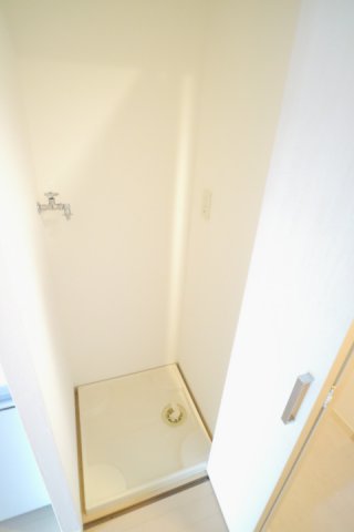 プライムアーバン月島 洗濯機置場　※参考写真