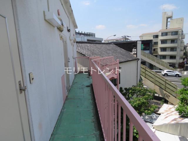 フラッツ上馬2階 共用廊下