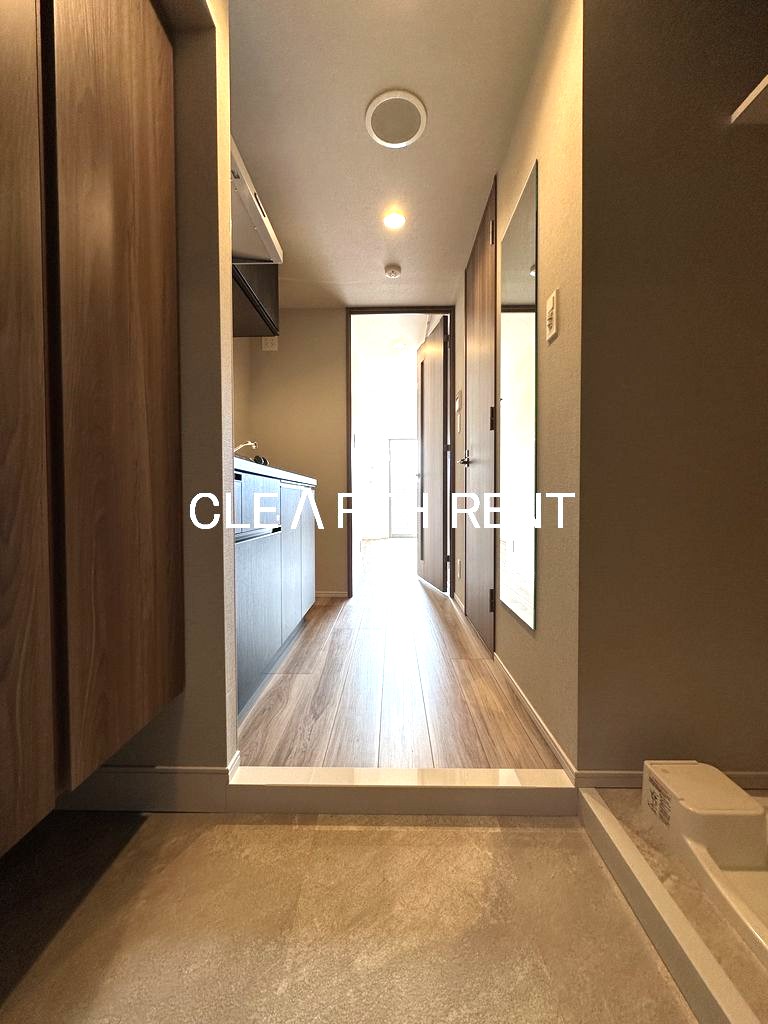 コンシェリア東京 ＜ＨＩＧＡＳＨＩＪＵＪＯ ＲＥＳＩＤＥＮＣＥ8階 全身姿見ミラー付きの玄関/人感センサー対応