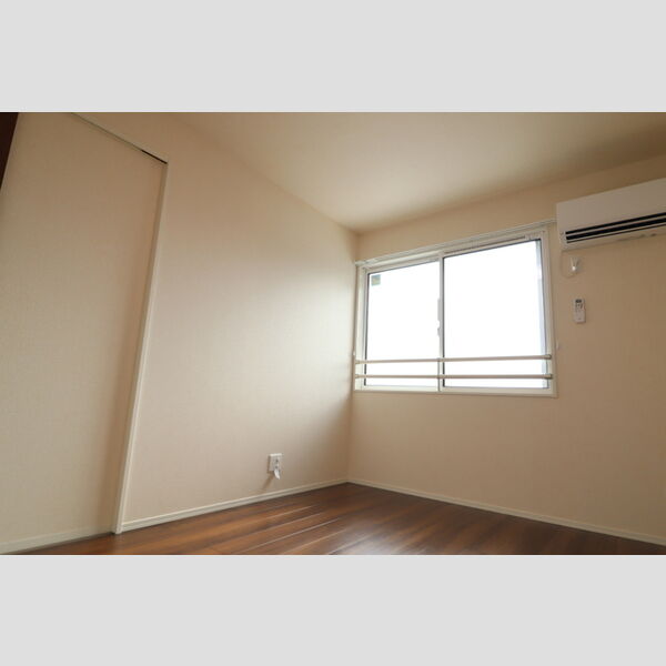 NKガーデン203号室 洋室