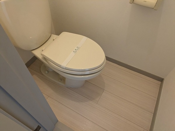 メゾンコムラ204号室 トイレ