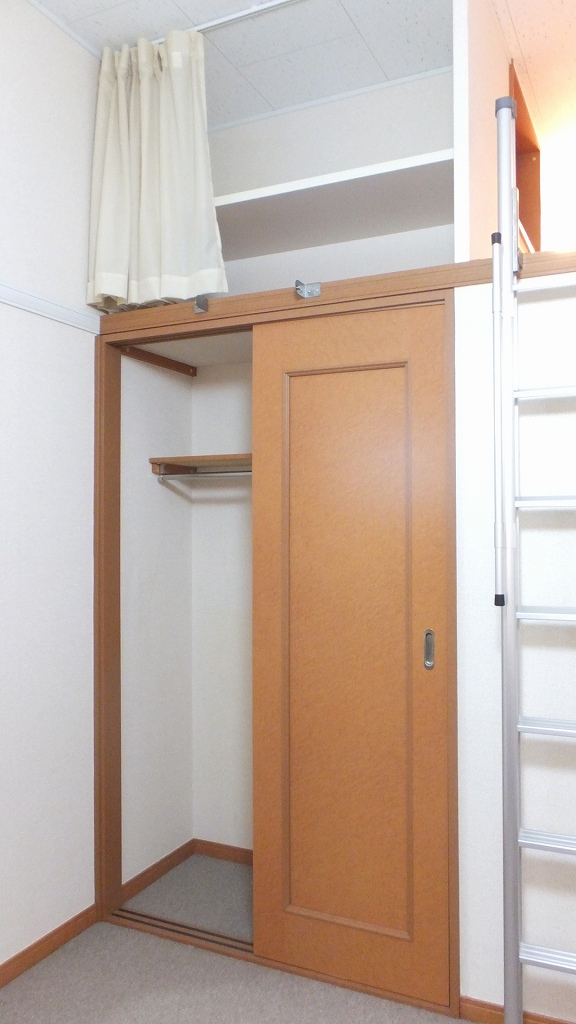 レオパレスサンセリテ上之202号室 クローゼット