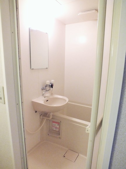 レオパレスルーチェ103号室 バストイレ別