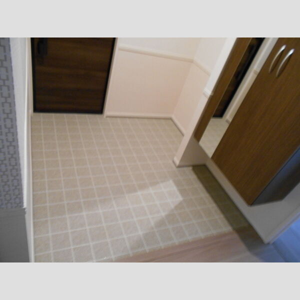 Tomorrow House G302号室 玄関