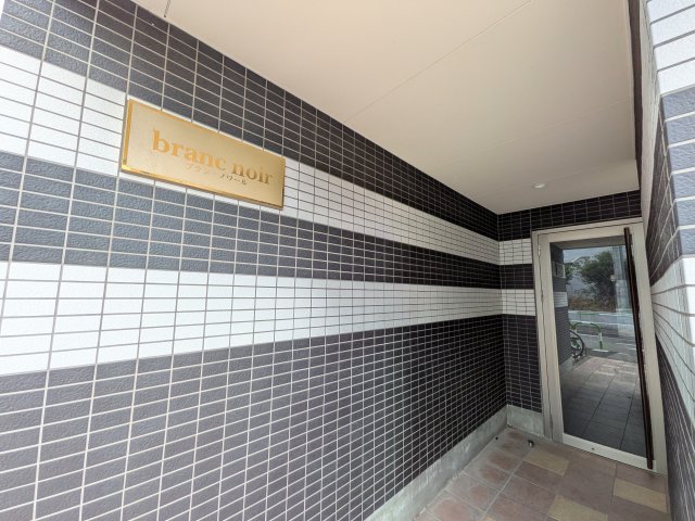 ブランノワール301号室 エントランス