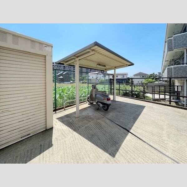 グランコートJA 駐輪場