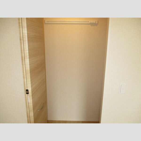 ロイヤルコート小倉 202(物入)