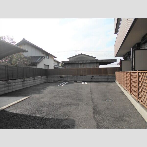 High Excel　11 駐車場