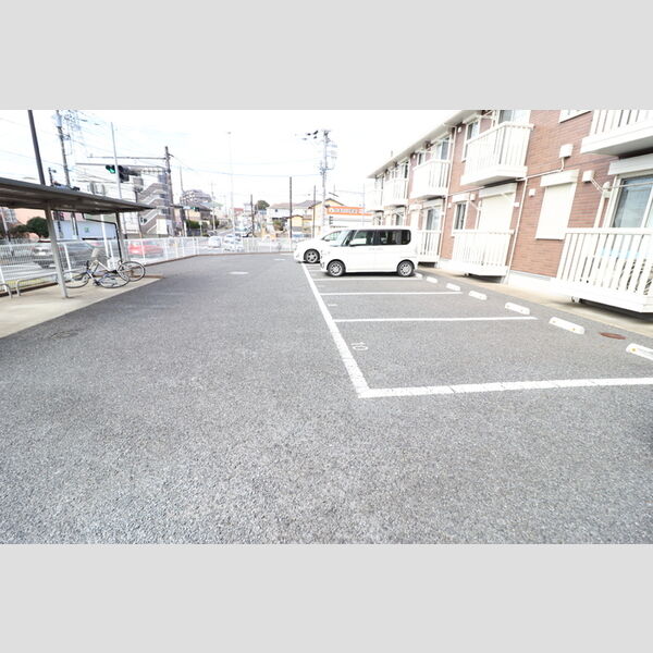 ルーチェおゆみ野202号室 駐車場