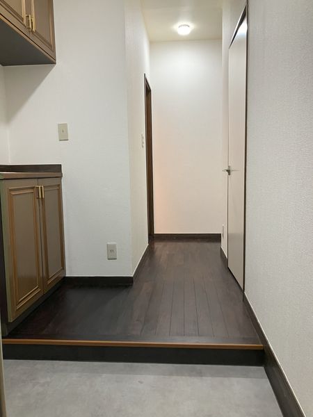 アドーンエイト2F号室 玄関