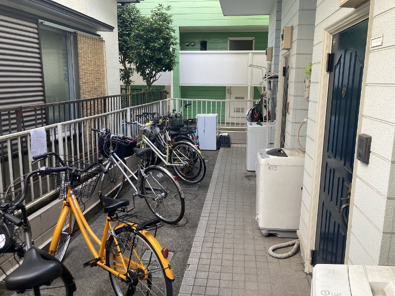 シオンハウス2階 駐輪場