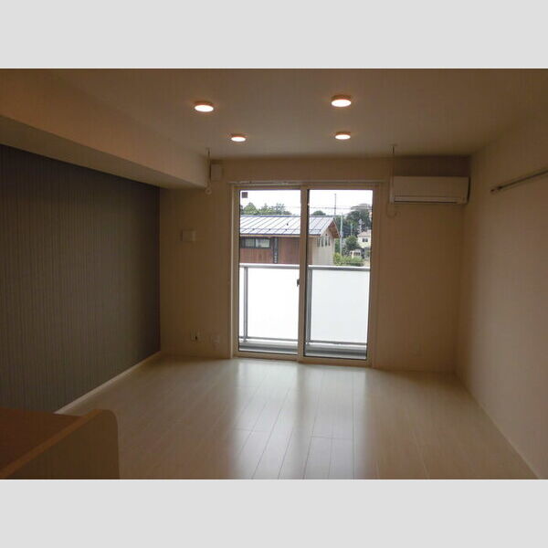 サンク フレール 洋室13帖(バルコニー側)