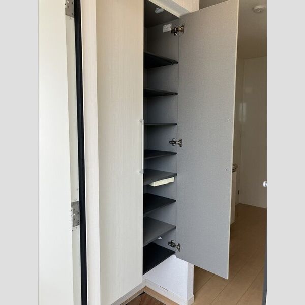 リヴィエール207号室 シューズボックス(トール)