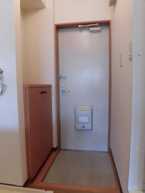 グレース吉岡0205号室 玄関