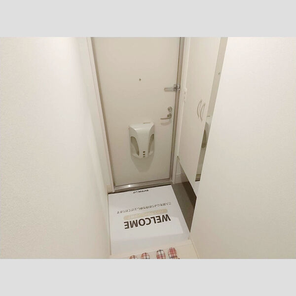 ルナマリア国立　B201号室 玄関