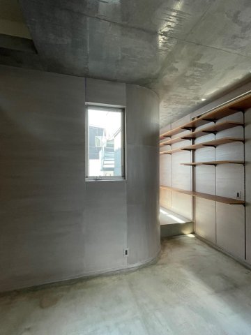 隙間の家201号室 たっぷりの壁収納がついている