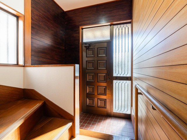 新座栄戸建 玄関