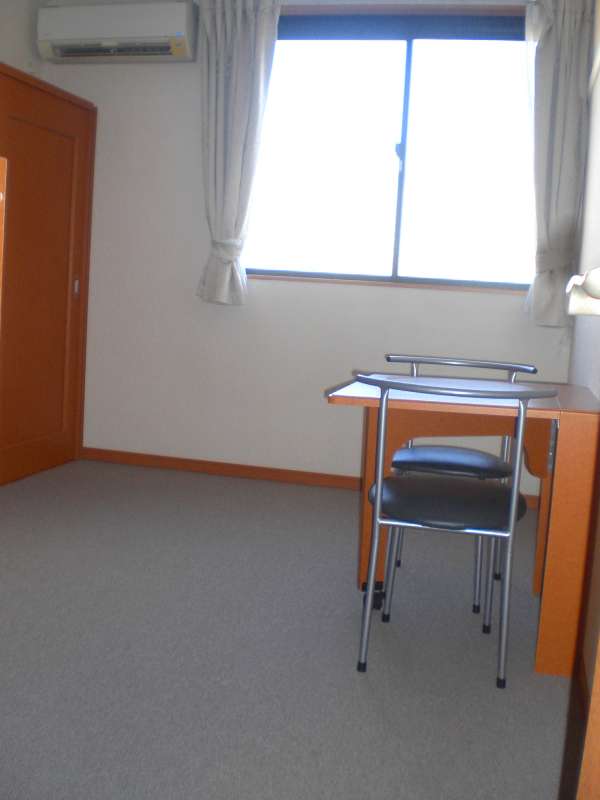 レオパレス殿山 リビング