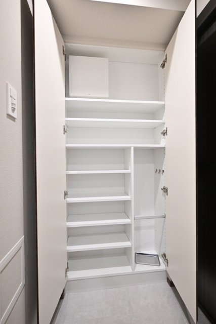 ＧＲＡＮＳＩＴＥ　ＮＡＫＡＭＥＧＵＲＯ8階 靴入