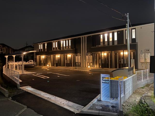 ルピナシオン 外観写真（夜）