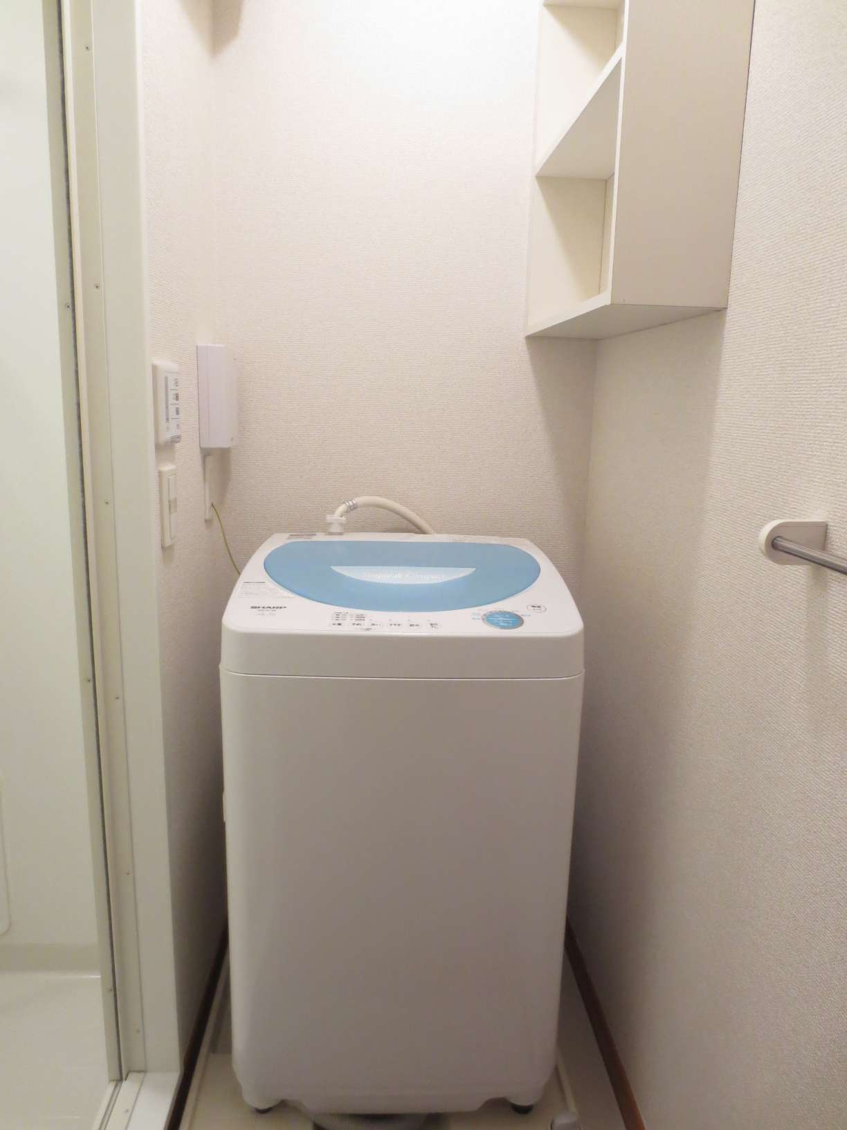 レオパレスプルメリア 玄関