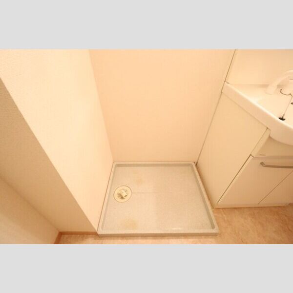 リシアンサス・ガーデン　ABCDEFB101号室 室内洗濯機置き場