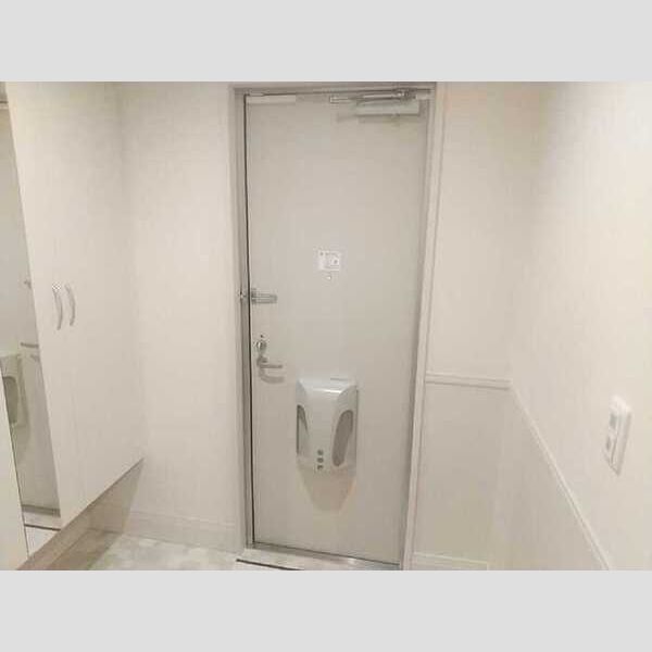 セントヴィラージュ聖蹟101号室 玄関