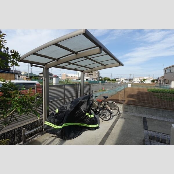 ウィステリア榎 駐輪場