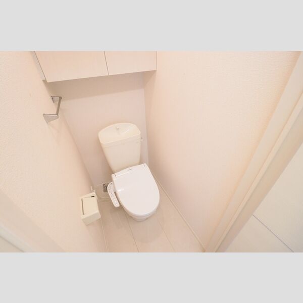 オークヒル大成103号室 トイレには温水洗浄暖房便座付