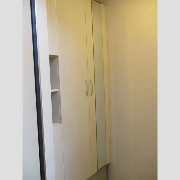 パークサイド新検見 玄関