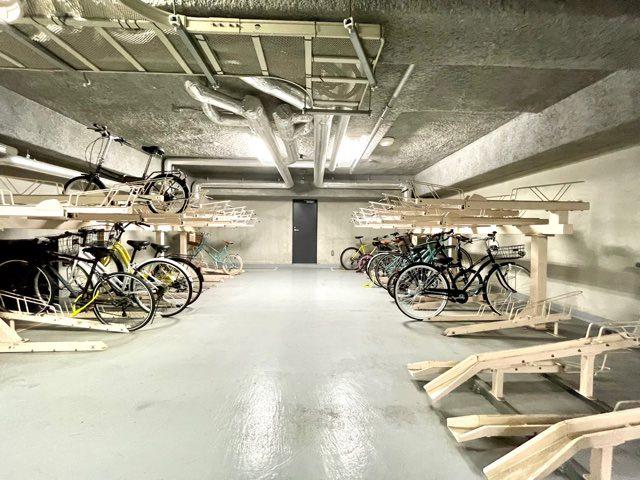 レジディア市谷薬王寺6階 駐輪場