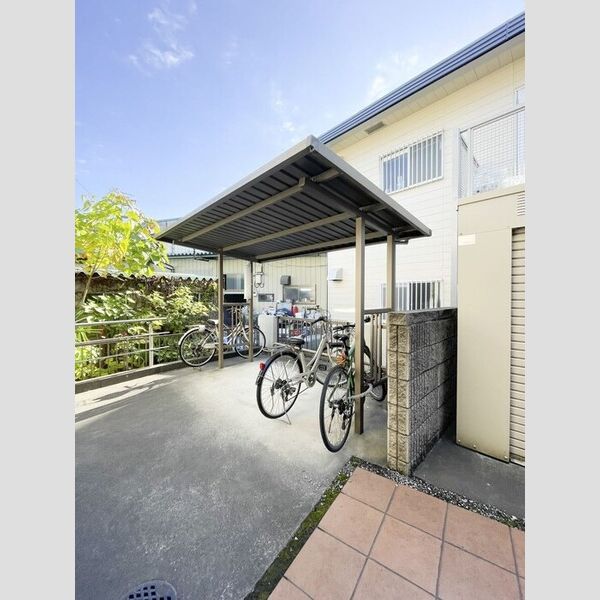 ロート パルーデ 駐輪場