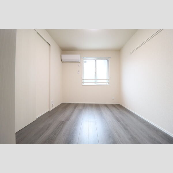 NKガーデン213号室 洋室