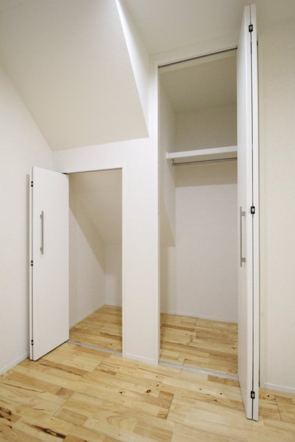 ゼニーヴ上高田Ⅱ クローゼット