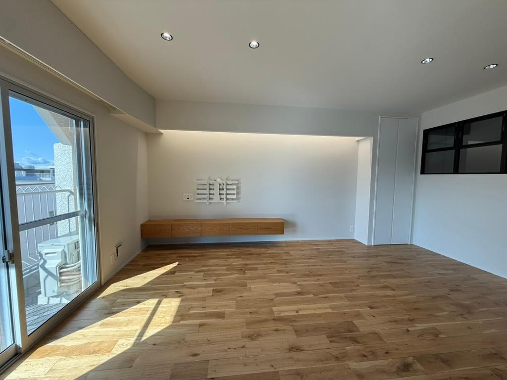 ユニハイム鎌倉 フロートテレビ台、壁掛けテレビ台もなんと備え付け