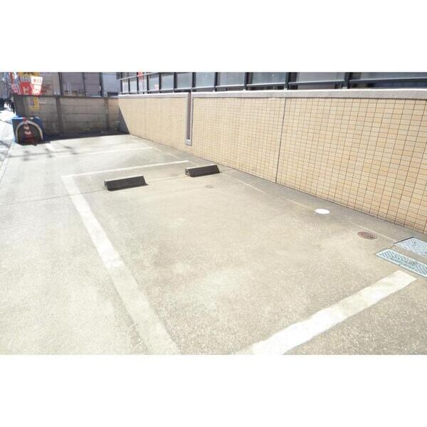 J-CREST羽田403号室 駐車場