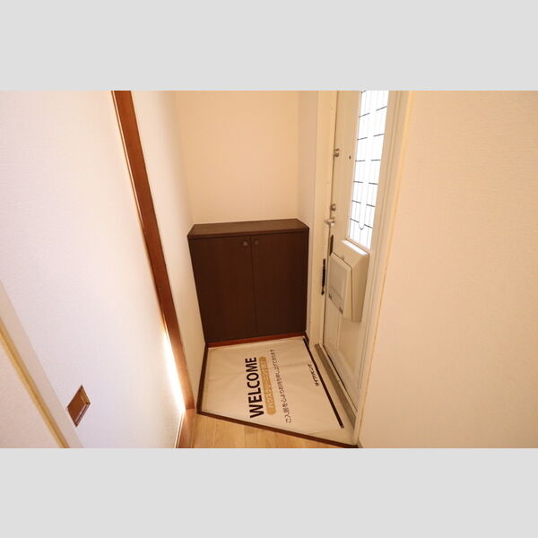 ファーストヴューラ　六番館 玄関