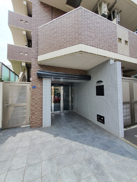 メゾン・ド・ルミエール東山5階 エントランス