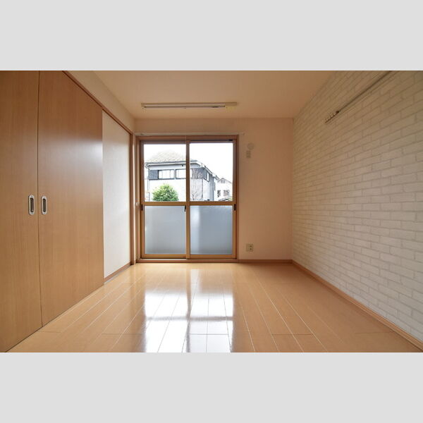 リビングタウン西寺方町211号室 バルコニー側洋室6帖