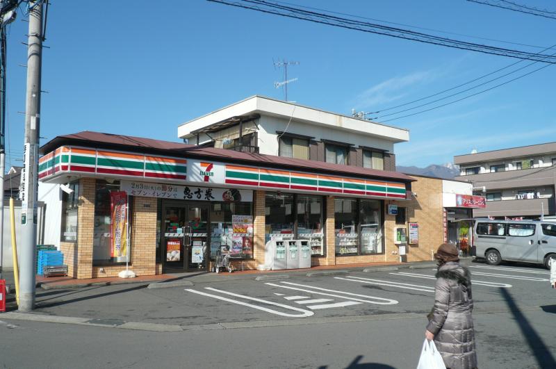 クロノス101号室 【コンビニエンスストア】セブンイレブン 秦野幸町店まで385ｍ