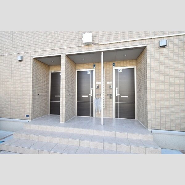 リバーハイム102号室 物件入口