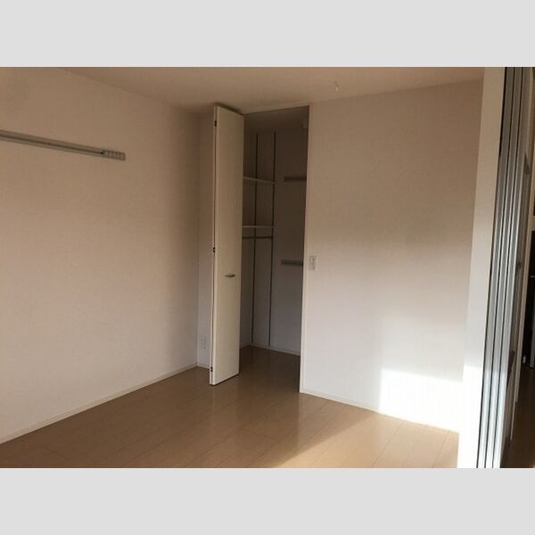 シャルマン・ドミール202号室 クローゼット