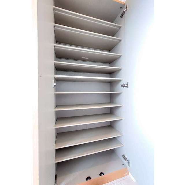 メゾングラシア302号室 シューズボックス