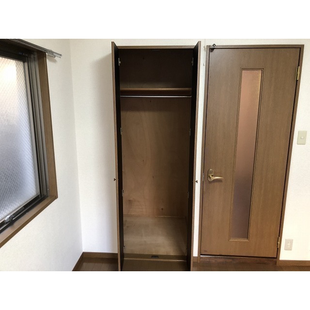 ＣＲＥＳＣＥＮＴ　ＭＯＴＯＮＥＳ クローゼット